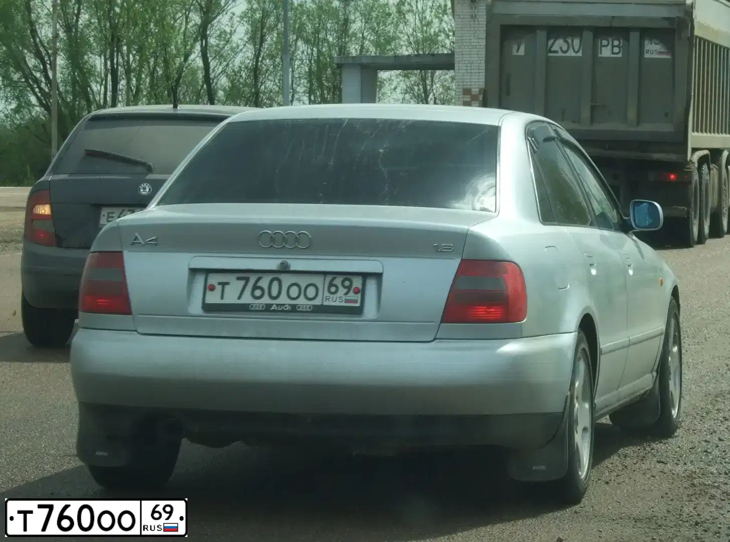 Фото автомобиля AUDI A4, 1998 — госномер С992РУ39. Цвет: СЕРЕБРИСТЫЙ