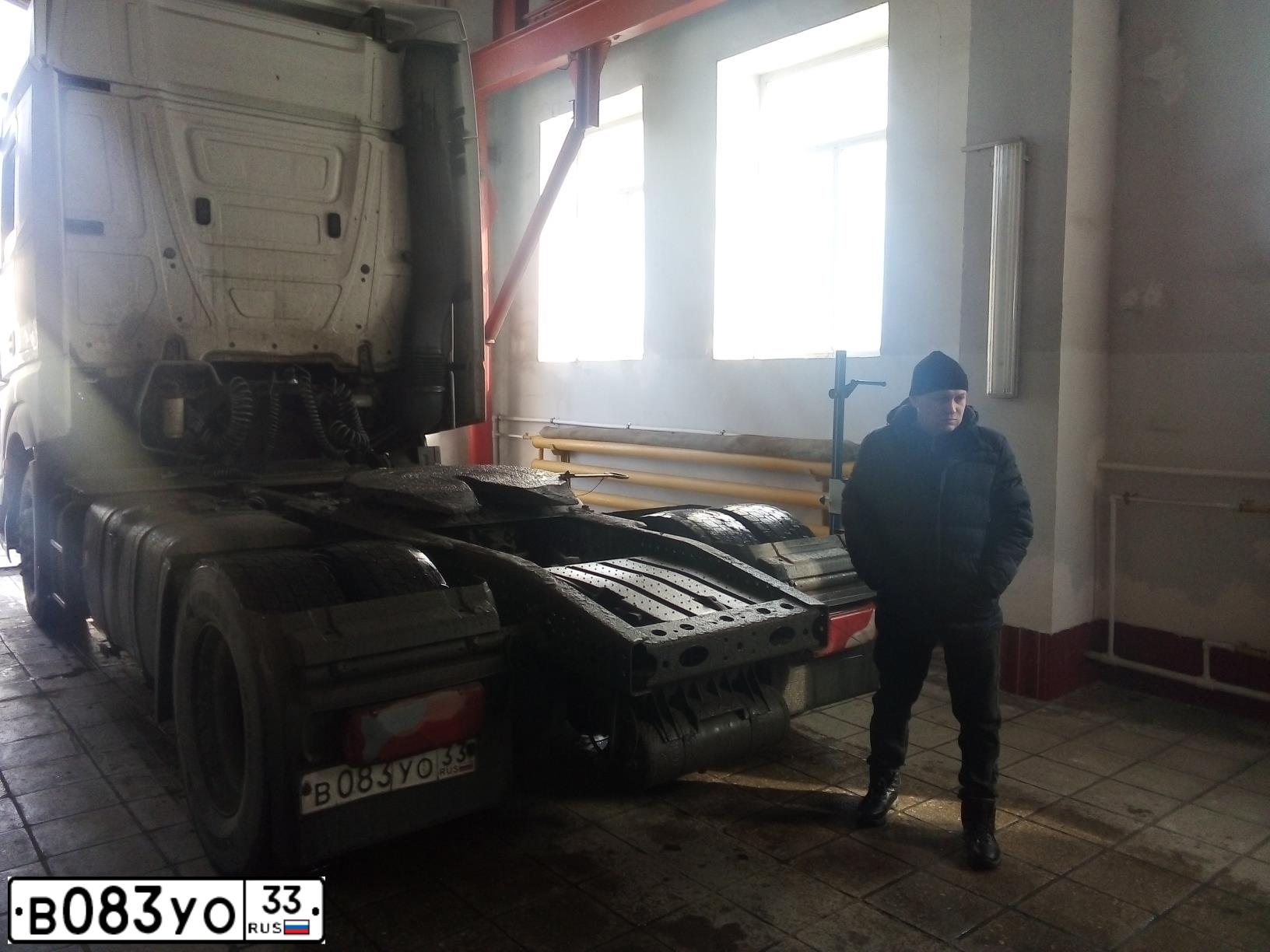 Фото автомобиля MERCEDES-BENZ ACTROS 1845LS, 2022 — госномер В083УО33. Цвет: БЕЛЫЙ
