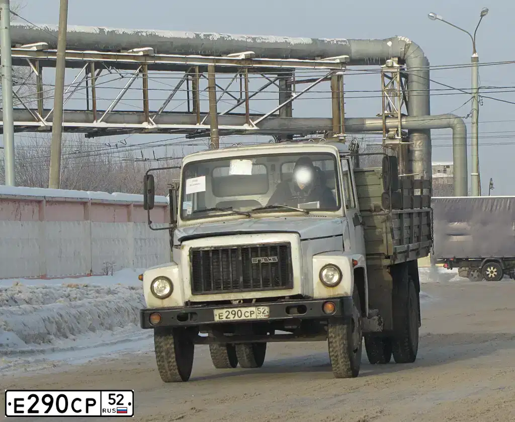 Фото автомобиля GAZ 3307, 2011 — госномер Е290СР52. Цвет: Белый