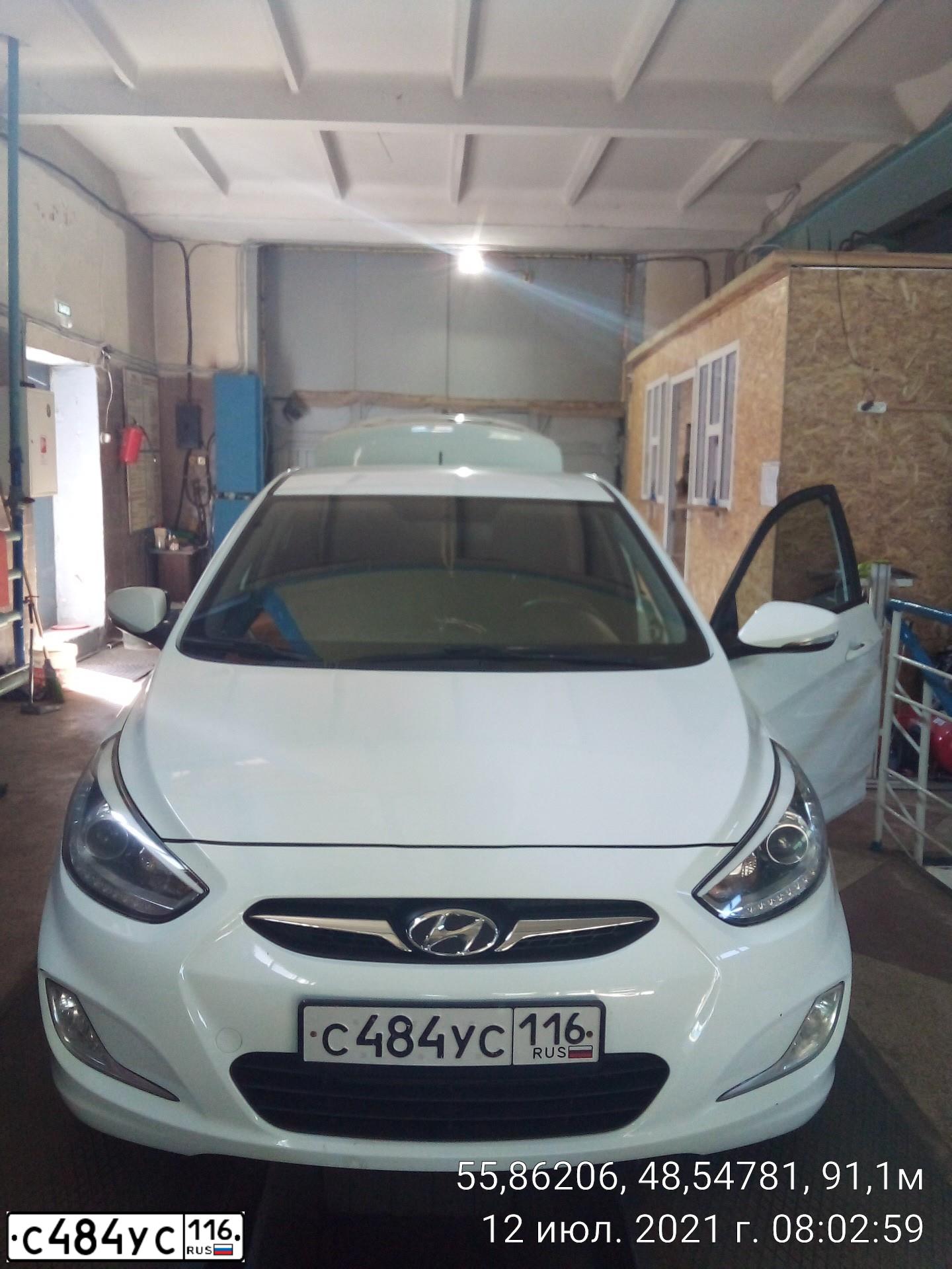 Фото автомобиля HYUNDAI SOLARIS, 2014 — госномер С484УС116. Цвет: БЕЛЫЙ