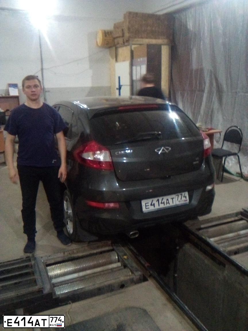 Фото автомобиля CHERY BONUS /A13/, 2011 — госномер Е414АТ774. Цвет: ТЕМНО-СЕРЫЙ