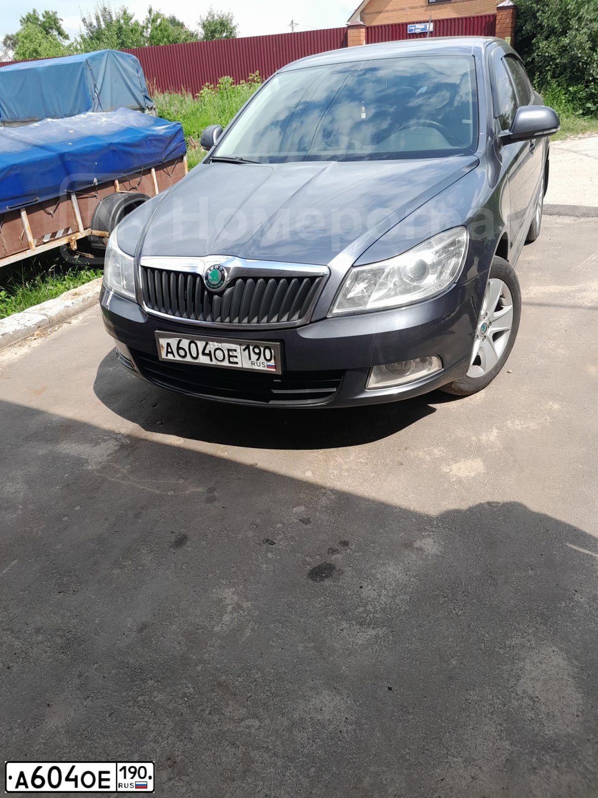 Фото автомобиля SKODA OCTAVIA, 2011 — госномер А604ОЕ190. Цвет: СЕРЫЙ ТЕМНЫЙ