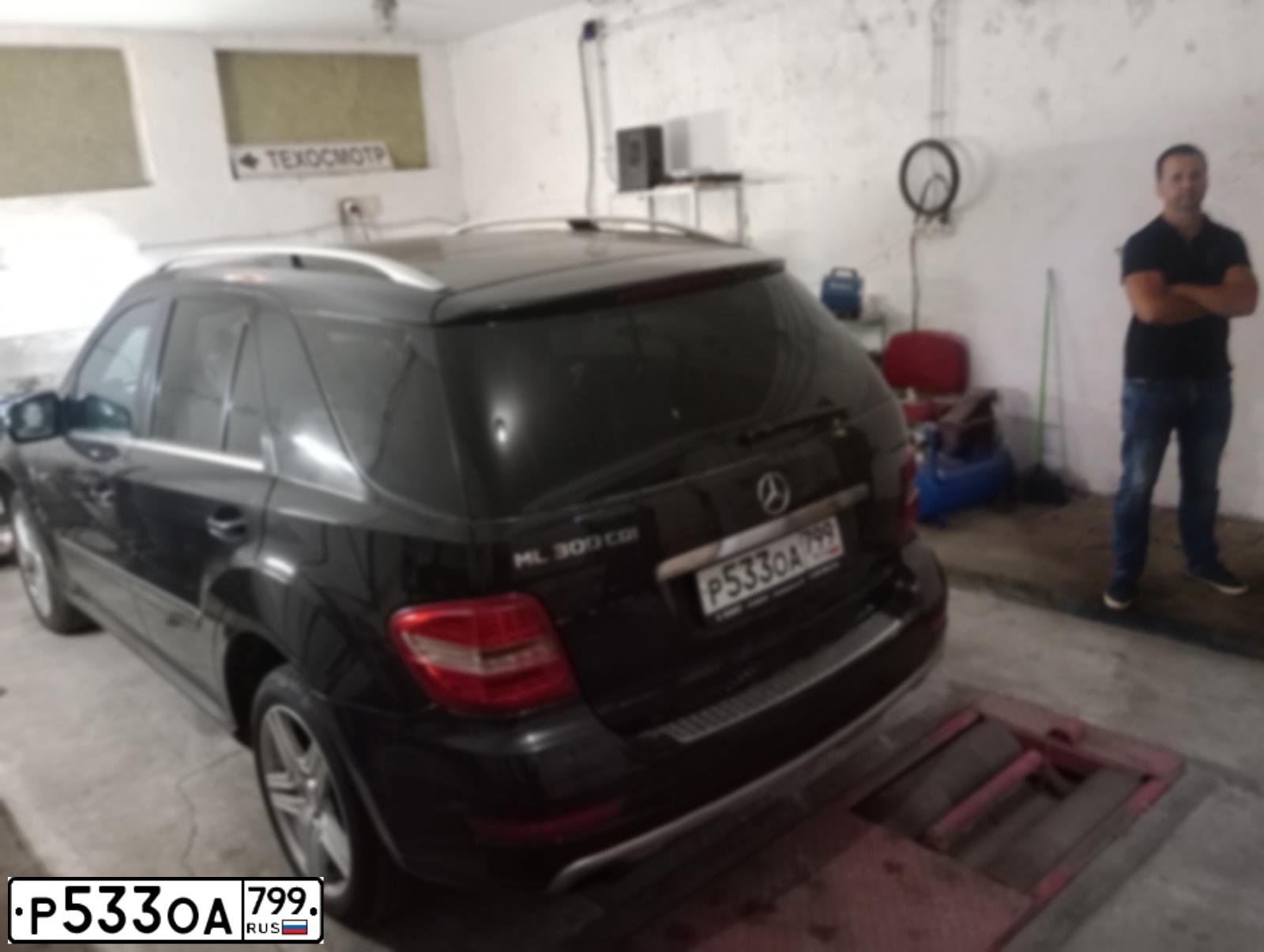 Фото автомобиля MERCEDES M-KLASSE, 2009 — госномер М840ТК35. Цвет: ЧЕРНЫЙ