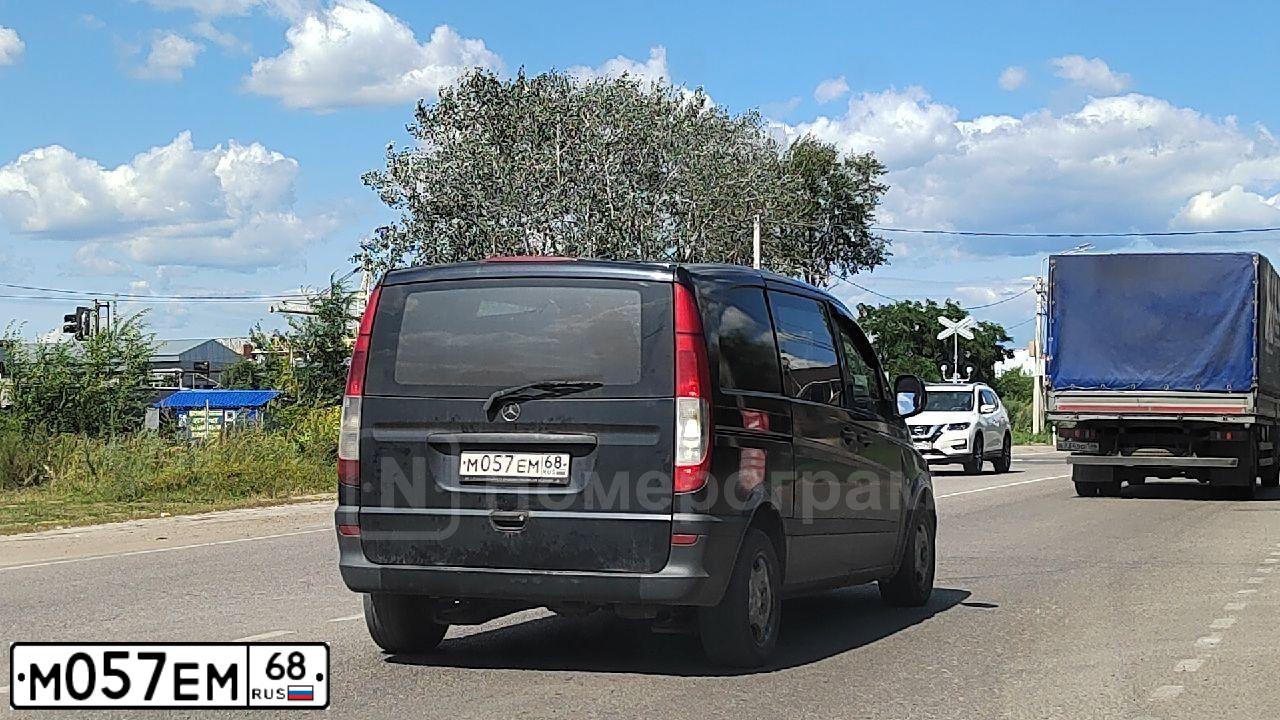 Фото автомобиля MERCEDES VITO, 2004 — госномер Р242УМ790. Цвет: ЧЕРНЫЙ
