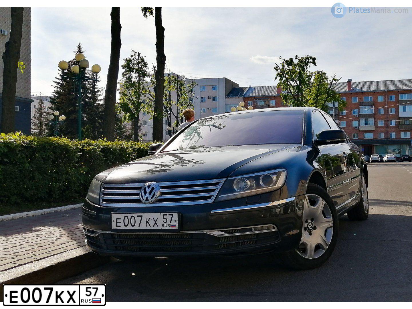 Фото автомобиля LINCOLN NAVIGATOR, 1998 — госномер Е007КХ57. Цвет: ЧЕРНЫЙ
