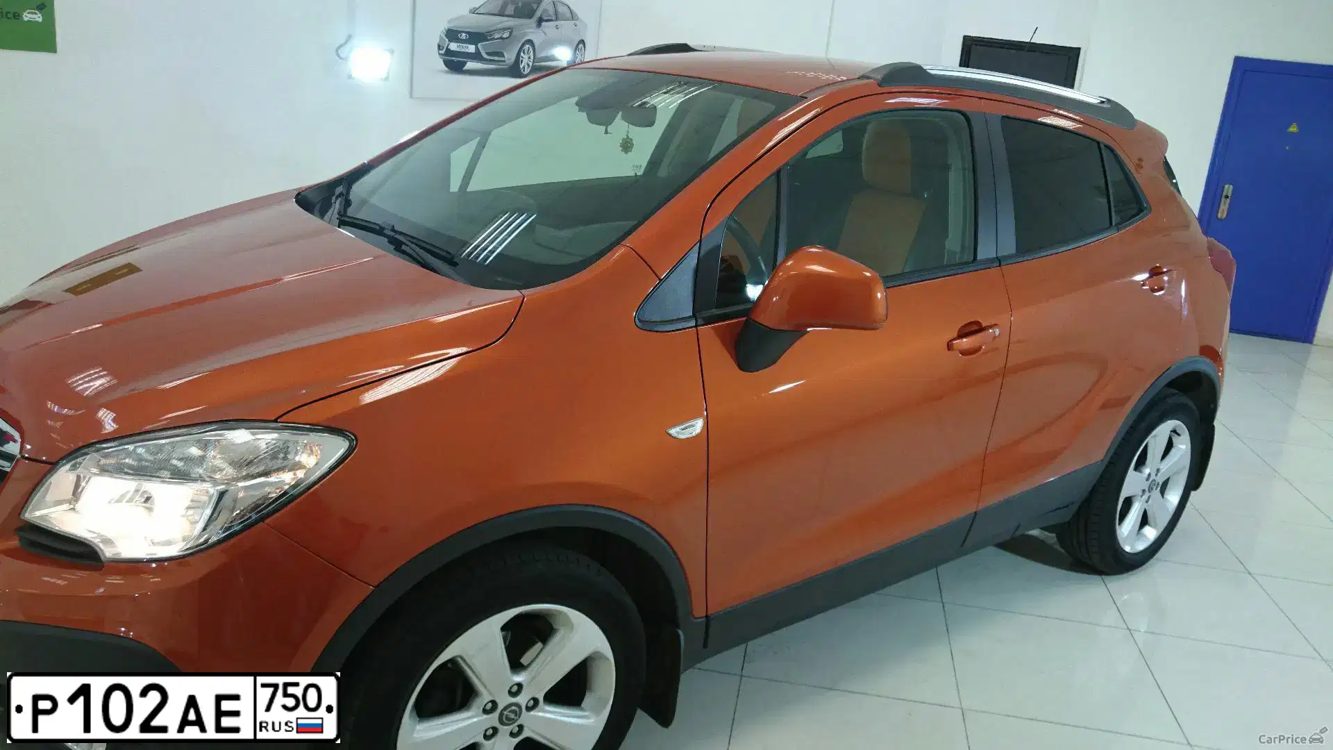 Фото автомобиля OPEL MOKKA, 2013 — госномер А085ТР797. Цвет: Оранжевый