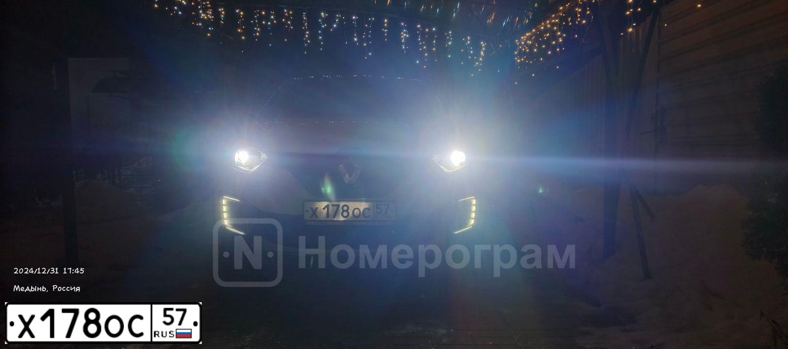 Фото автомобиля RENAULT KAPTUR, 2016 — госномер Х178ОС57. Цвет: Белый/черный