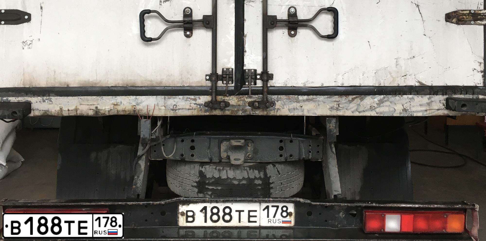 Фото автомобиля GAZ 3310 WALDAI, 2013 — госномер В188ТЕ178. Цвет: Белый