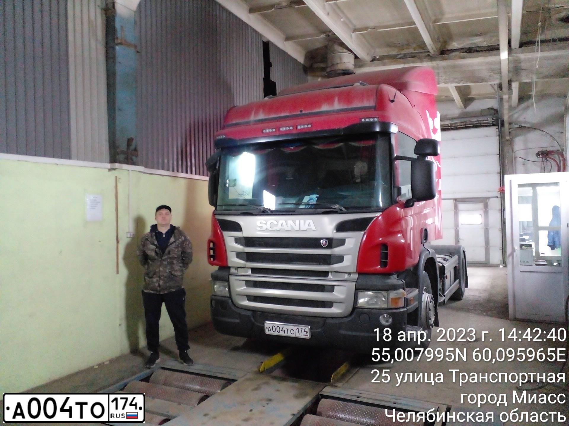 Фото автомобиля SCANIA P, 2013 — госномер О627НС196. Цвет: Красный