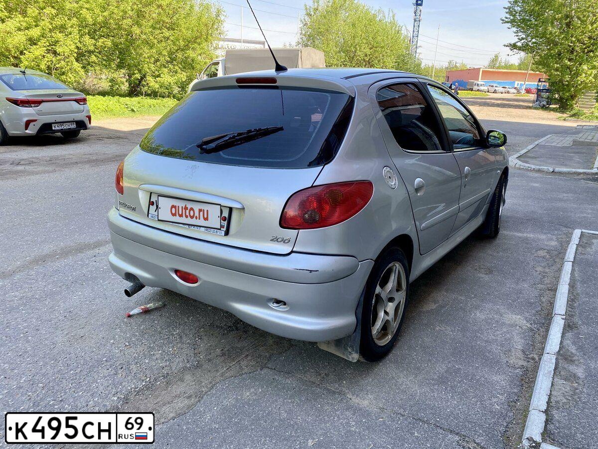 Фото автомобиля KIA RIO, 2018 — госномер К495СН69. Цвет: БЕЖЕВЫЙ