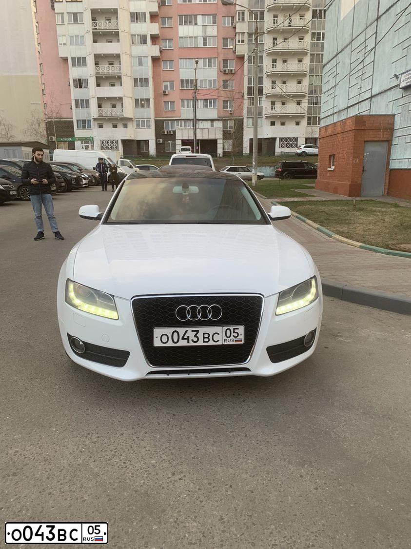 Фото автомобиля AUDI A5, 2010 — госномер У712МО797. Цвет: Белый