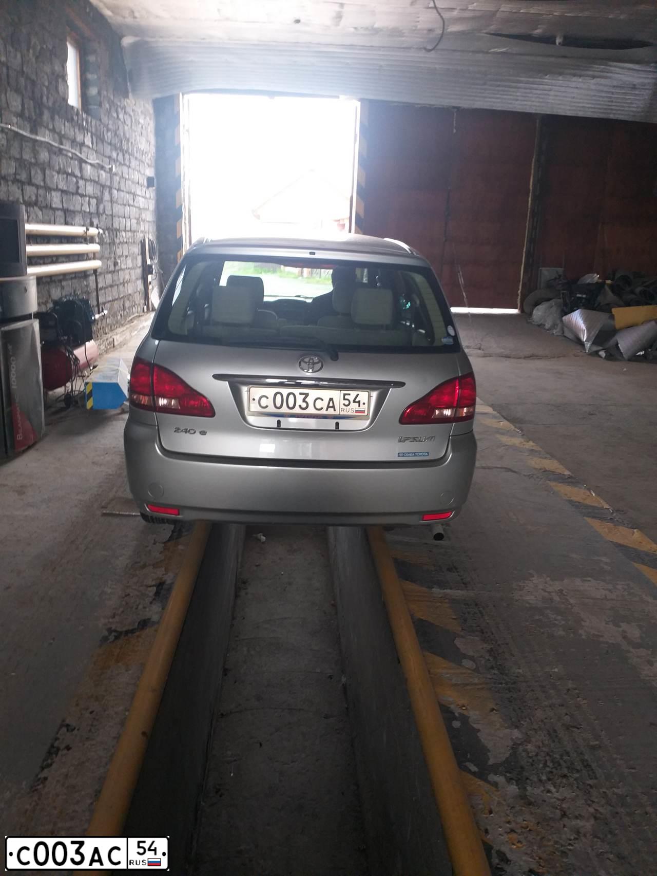 Фото автомобиля TOYOTA IPSUM, 2002 — госномер Е887ЕТ154