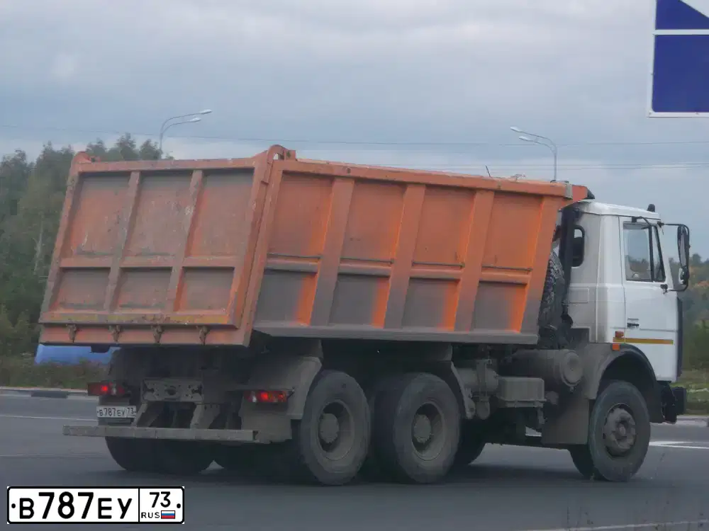 Фото автомобиля MAZ 5516 /6X4/, 2012 — госномер В787ЕУ73. Цвет: БЕЛЫЙ