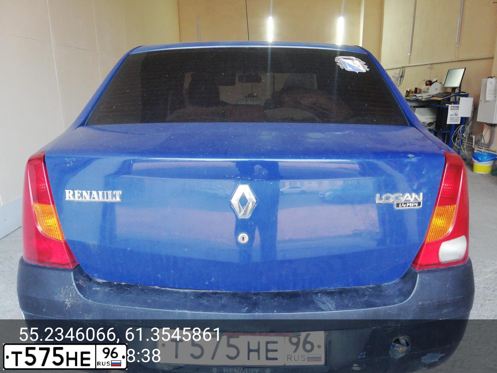 Фото автомобиля RENAULT T LOGAN, 2006 — госномер Т575НЕ96. Цвет: СИНИЙ