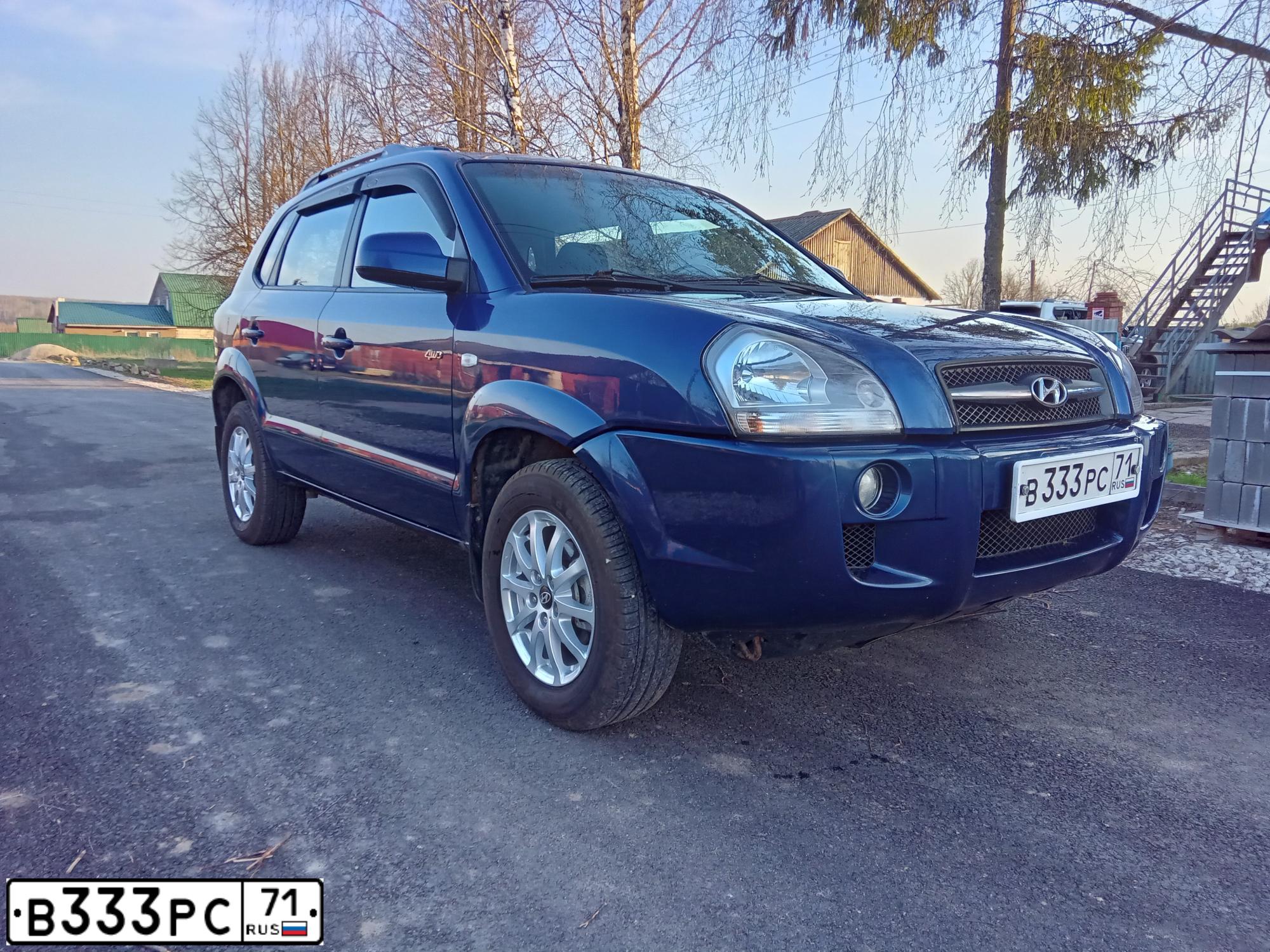 Фото автомобиля TOYOTA LANDCRUISER, 2006 — госномер Е001КМ71. Цвет: ЧЕРНЫЙ