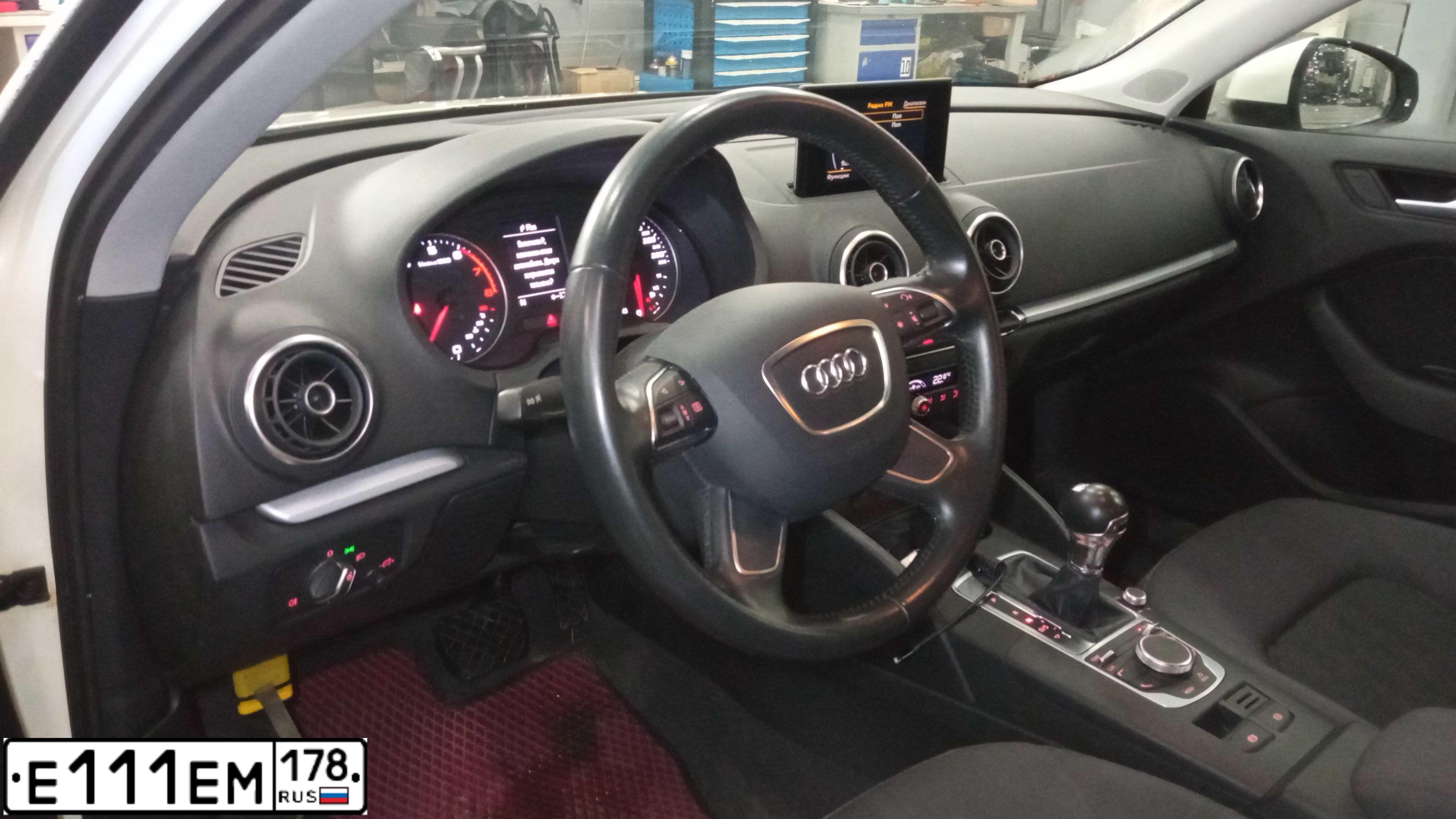 Фото автомобиля AUDI A1, 2010 — госномер Е111ЕМ178. Цвет: Коричневый