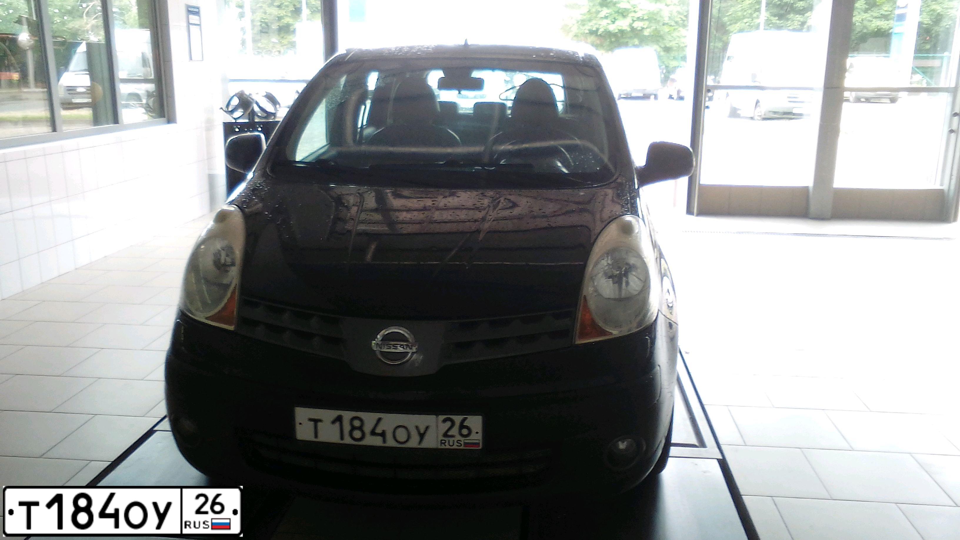 Фото автомобиля NISSAN NOTE, 2007 — госномер Т184ОУ26. Цвет: ЧЕРНЫЙ