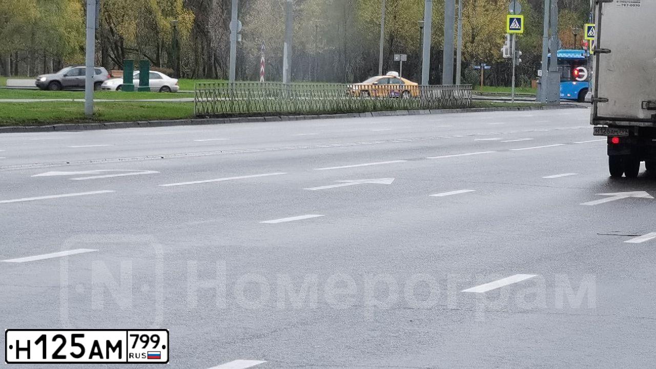 Фото автомобиля TOYOTA LANDCRUISER 200, 2010 — госномер О330ОО199. Цвет: Белый