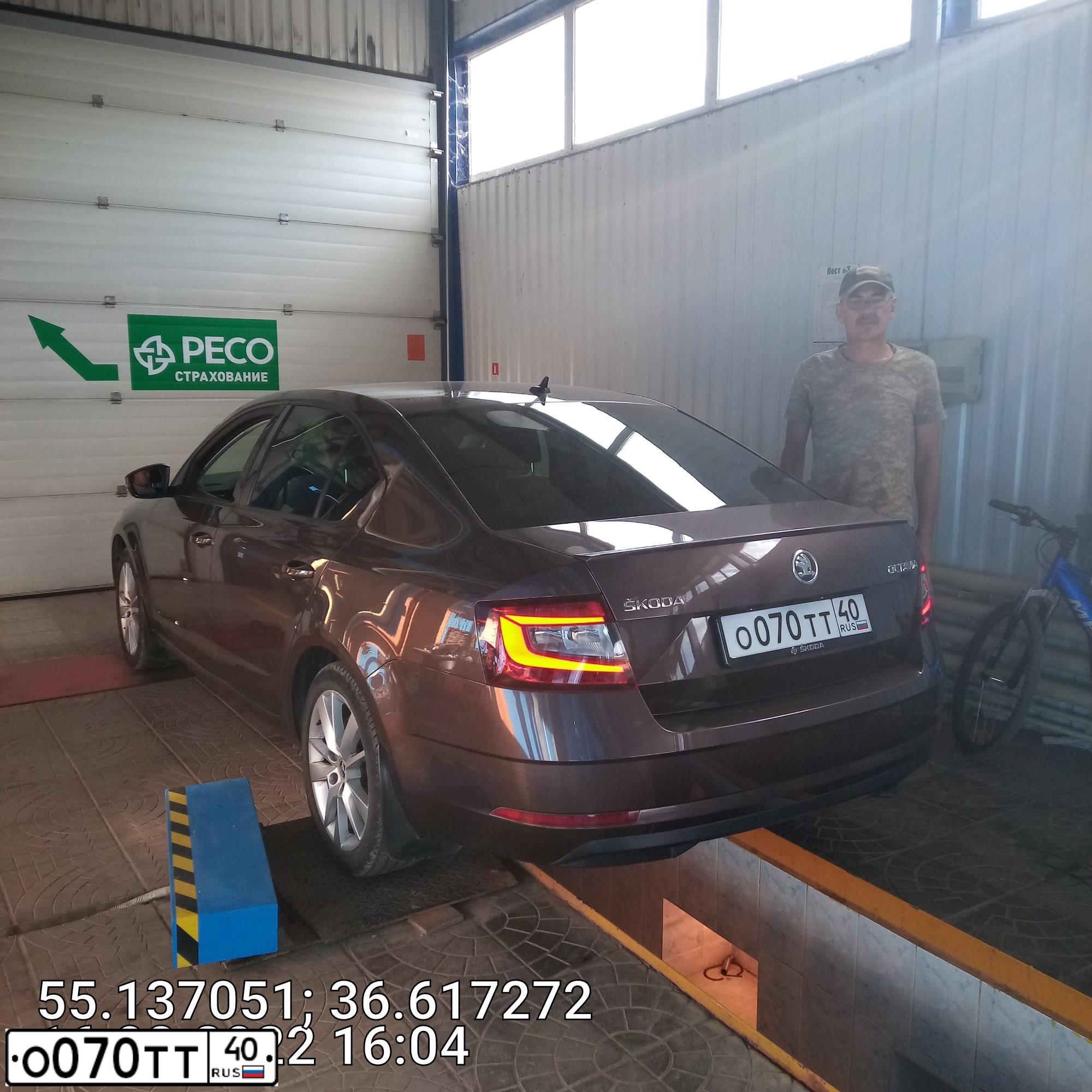 Фото автомобиля SKODA OCTAVIA, 2018 — госномер О070ТТ40. Цвет: Коричневый