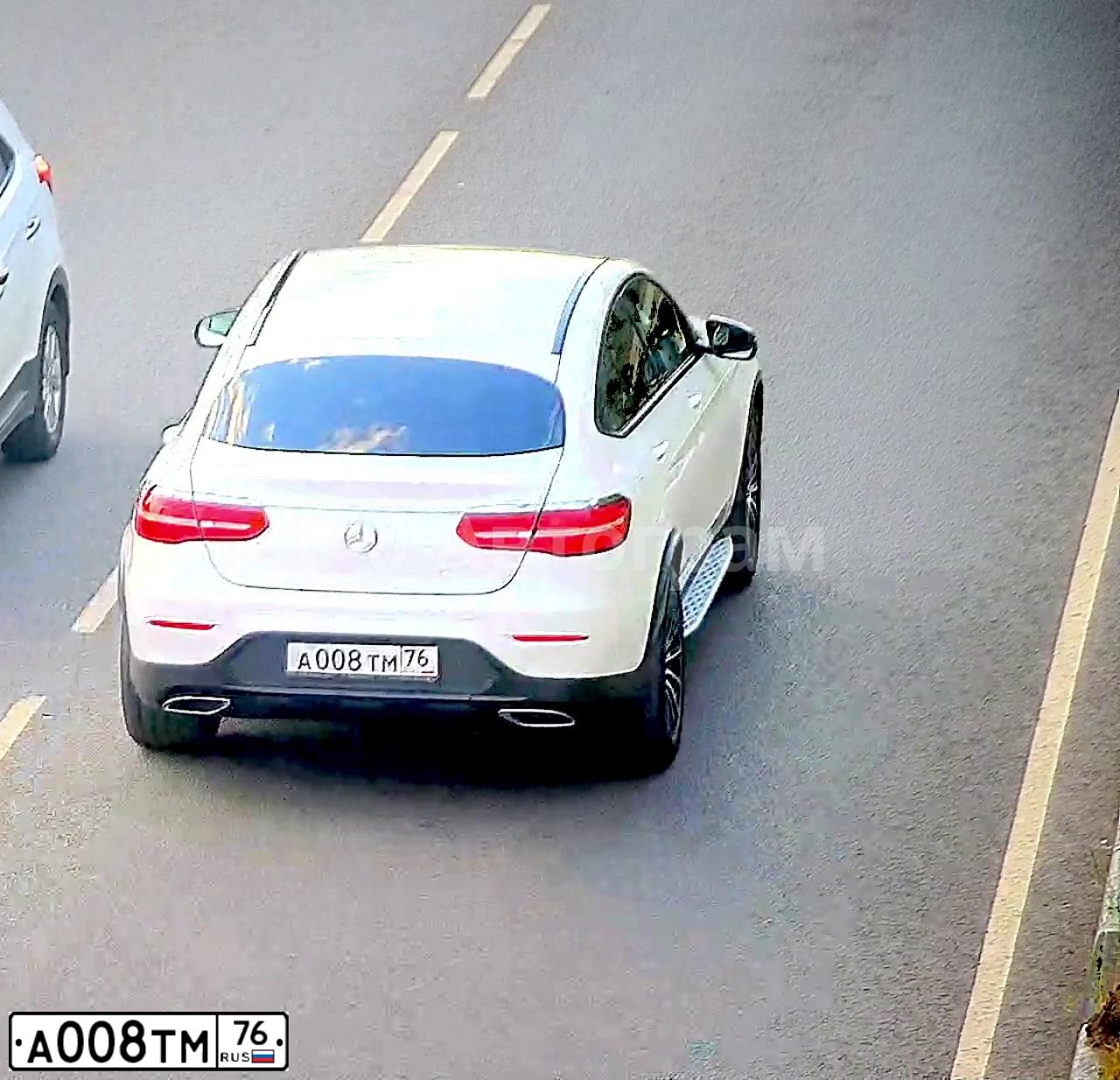 Фото автомобиля MERCEDES GLC-KLASSE, 2017 — госномер А008ТМ76. Цвет: БЕЛЫЙ