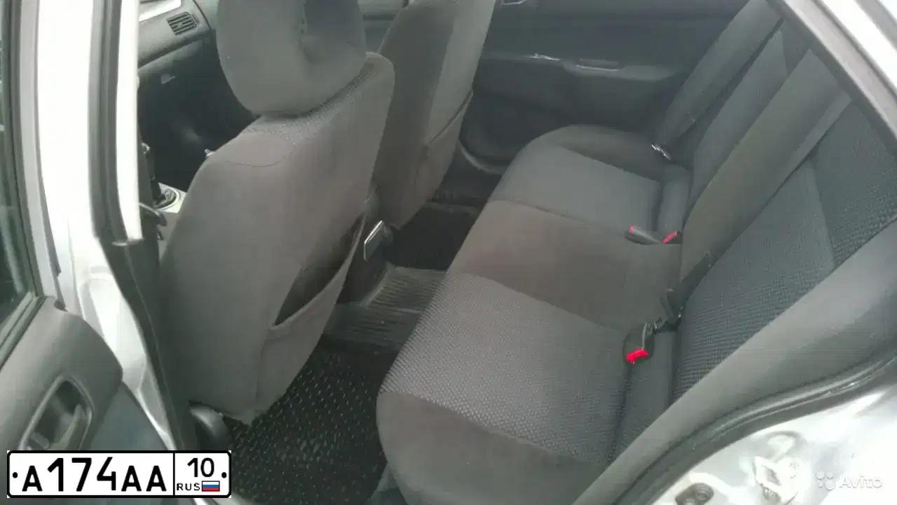 Фото автомобиля MITSUBISHI LANCER, 2005 — госномер М864ОК10. Цвет: Серебристый