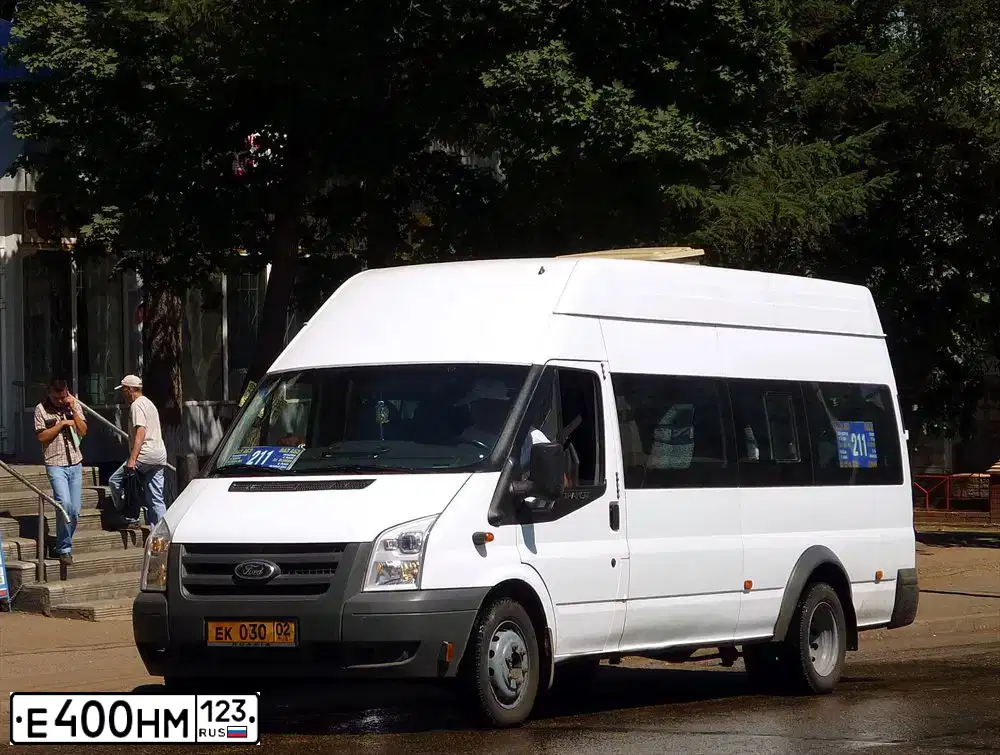 Фото автомобиля FORD TRANSIT, 2008 — госномер Е400НМ123. Цвет: Белый