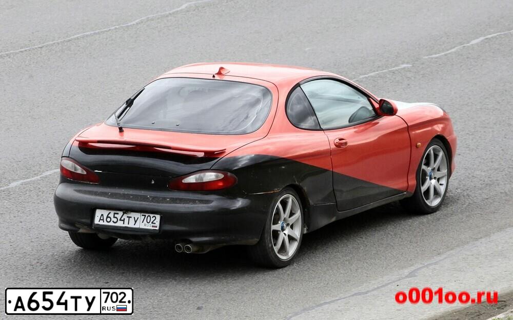 Фото автомобиля HYUNDAI TIBURON, 1997 — госномер Н207АУ50. Цвет: Красный