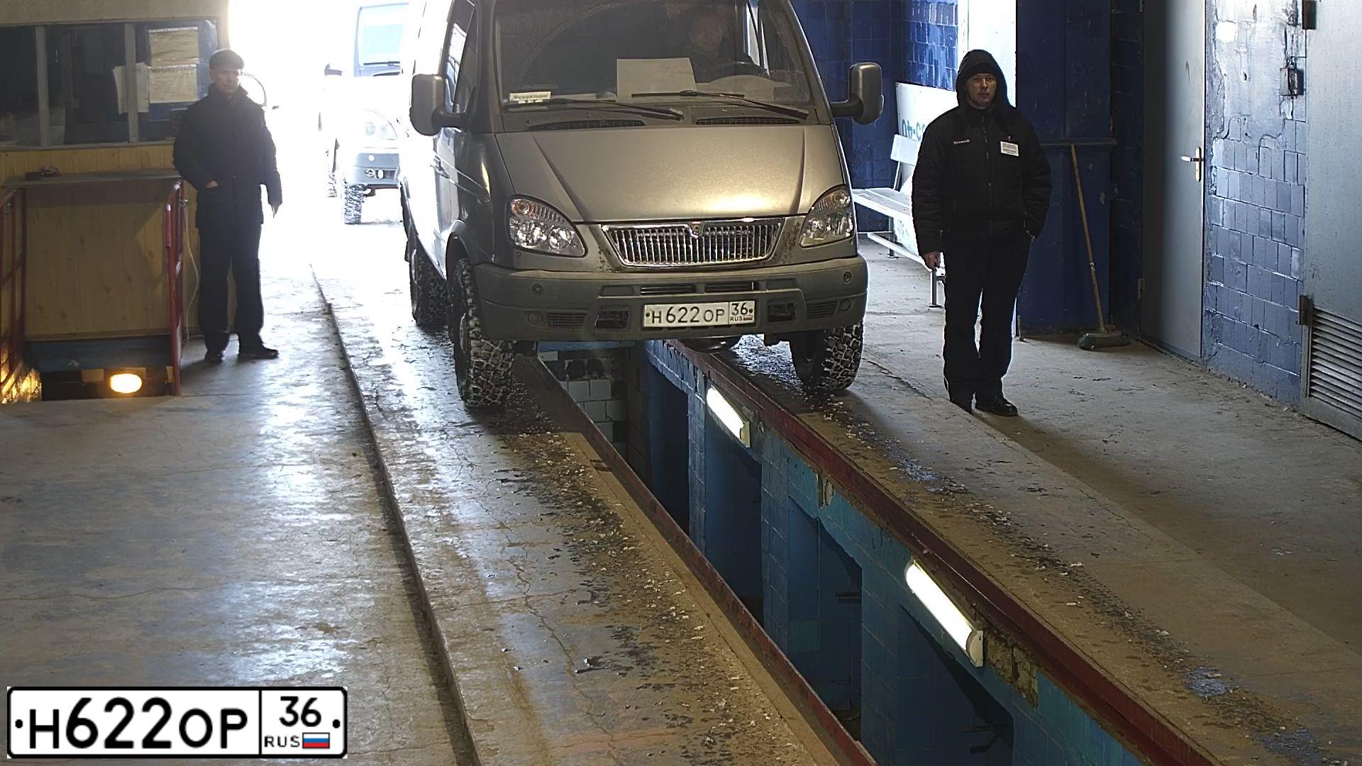 Фото автомобиля GAZ 2752 SOBOL, 2008 — госномер Н622ОР36. Цвет: СЕРЕБРИСТЫЙ