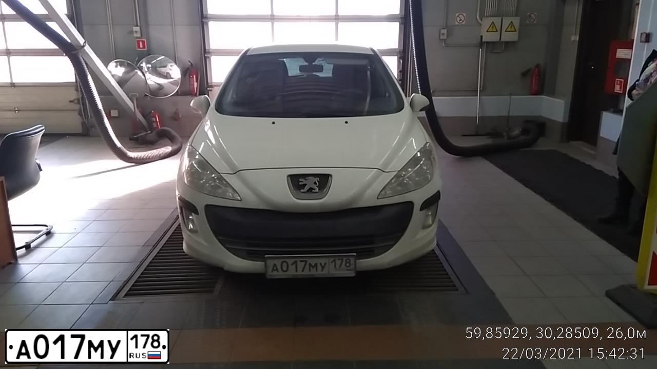 Фото автомобиля PEUGEOT 308, 2010 — госномер С208СР198