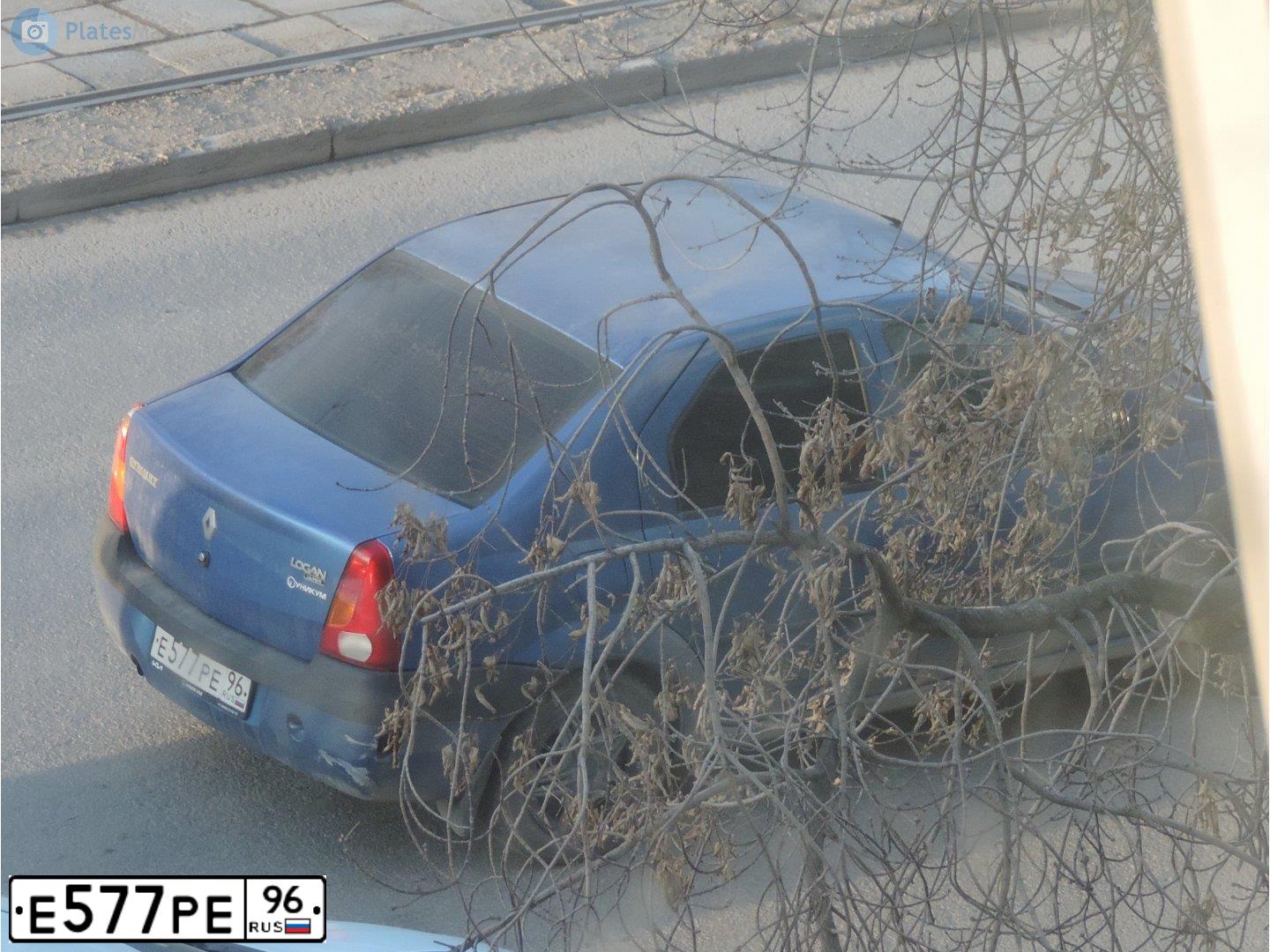 Фото автомобиля RENAULT LOGAN, 2007 — госномер Е577РЕ96. Цвет: синий