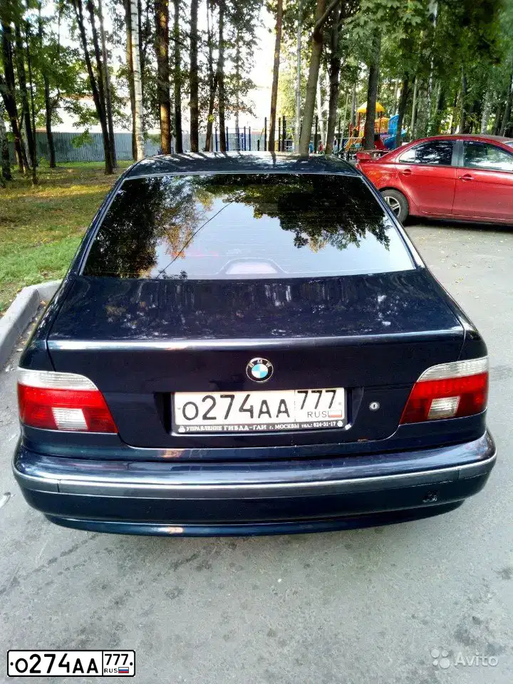 Фото автомобиля BMW SERIE 5, 1998 — госномер Т087ОР199. Цвет: СИНИЙ
