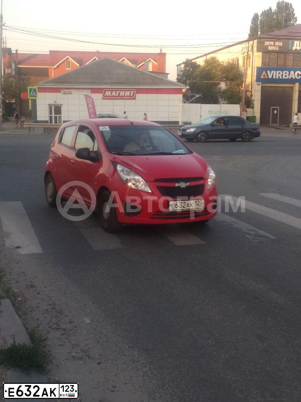 Фото автомобиля CHEVROLET SPARK, 2011 — госномер Е632АК123. Цвет: КРАСНЫЙ