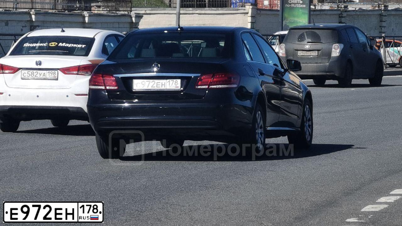 Фото автомобиля HYUNDAI SOLARIS, 2011 — госномер Е972ЕН178. Цвет: Серебристый