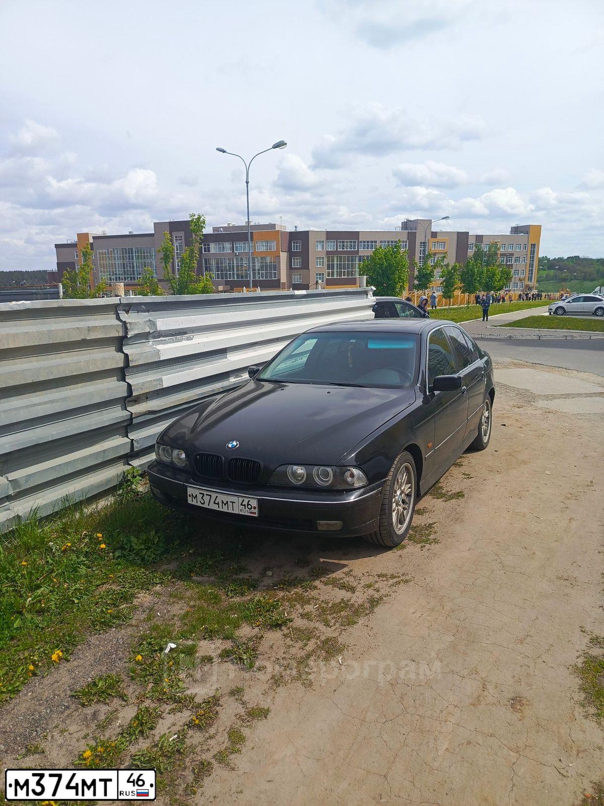 Фото автомобиля BMW SERIE 5, 1996 — госномер М374МТ46. Цвет: ЧЕРНЫЙ
