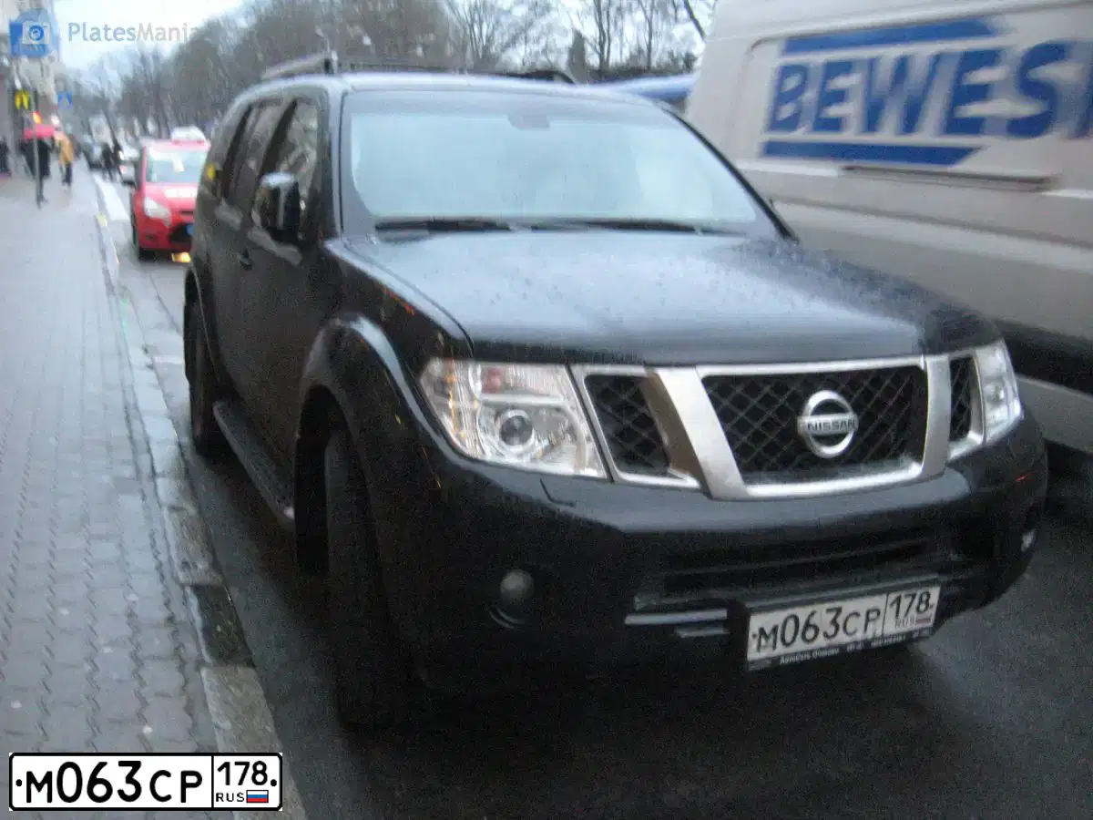 Фото автомобиля NISSAN PATHFINDER, 2012 — госномер М472ОУ799. Цвет: ЧЕРНЫЙ