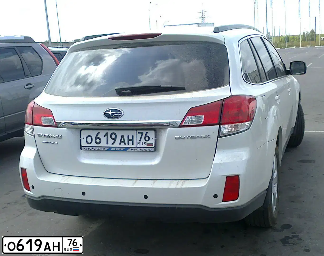 Фото автомобиля SUBARU OUTBACK, 2011 — госномер О619АН76. Цвет: БЕЛЫЙ