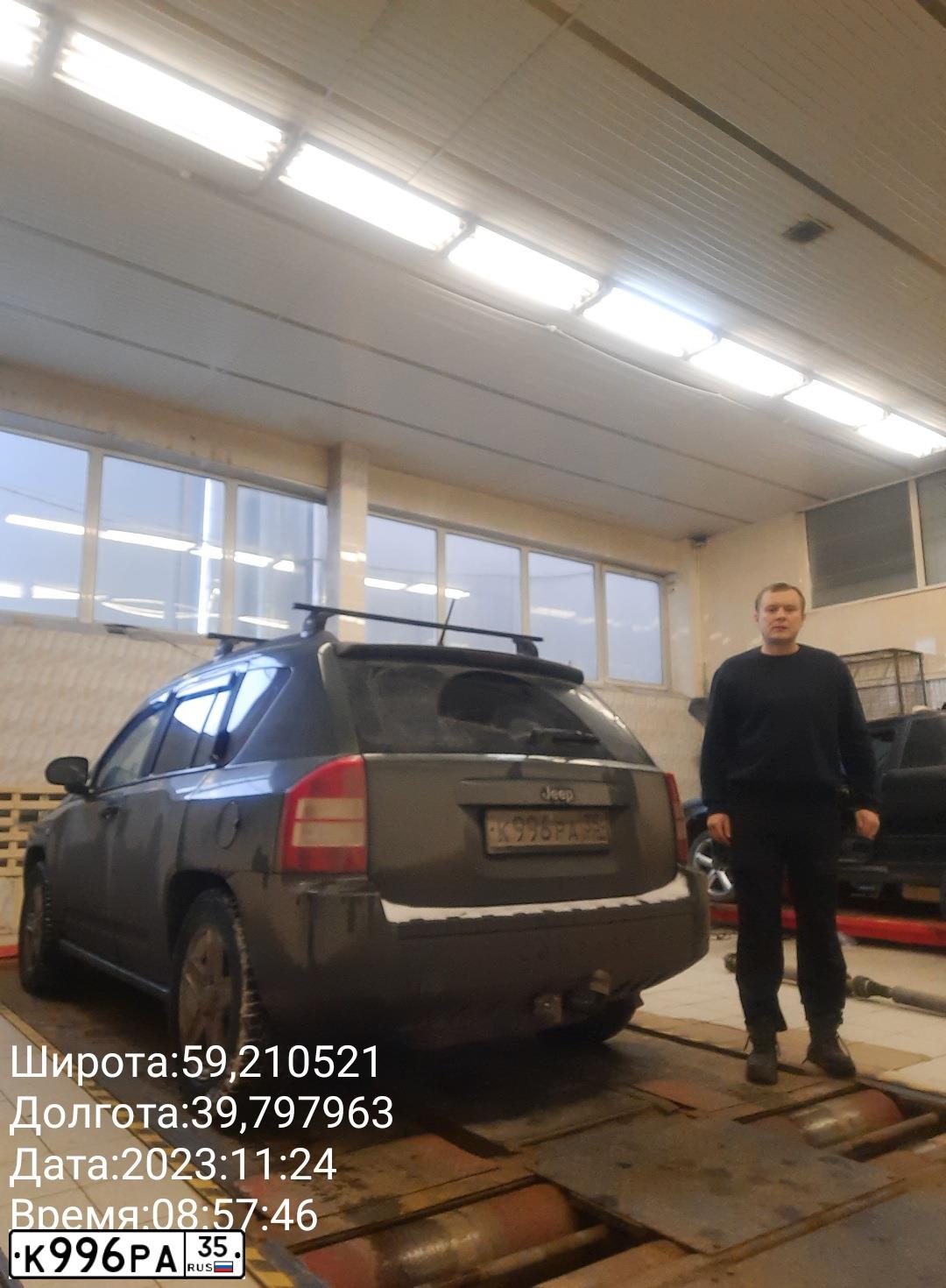 Фото автомобиля JEEP COMPASS, 2006 — госномер К996РА35. Цвет: ЗЕЛЕНЫЙ