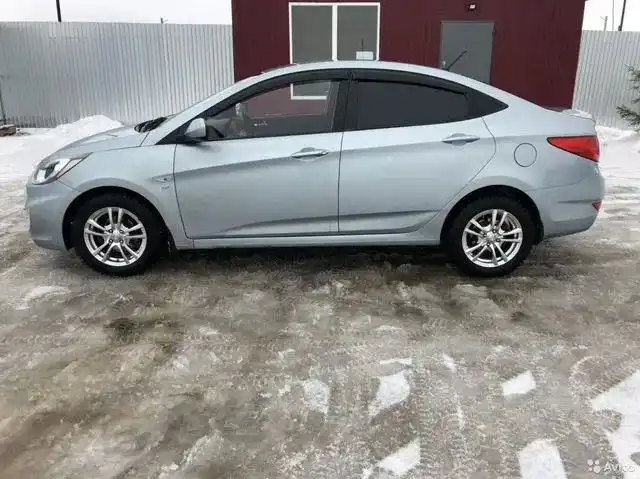 Фото автомобиля HYUNDAI SOLARIS, 2011 — госномер Р396КА11. Цвет: СЕРО-ГОЛУБОЙ