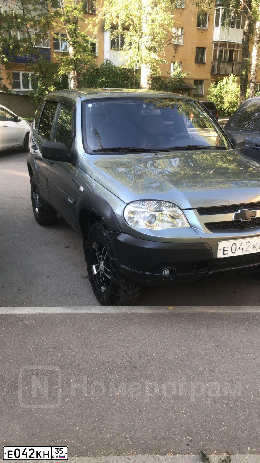 Фото автомобиля CHEVROLET NIVA, 2013 — госномер М597ТВ799. Цвет: ТЕМНО-СЕРЫЙ МЕТАЛЛИК