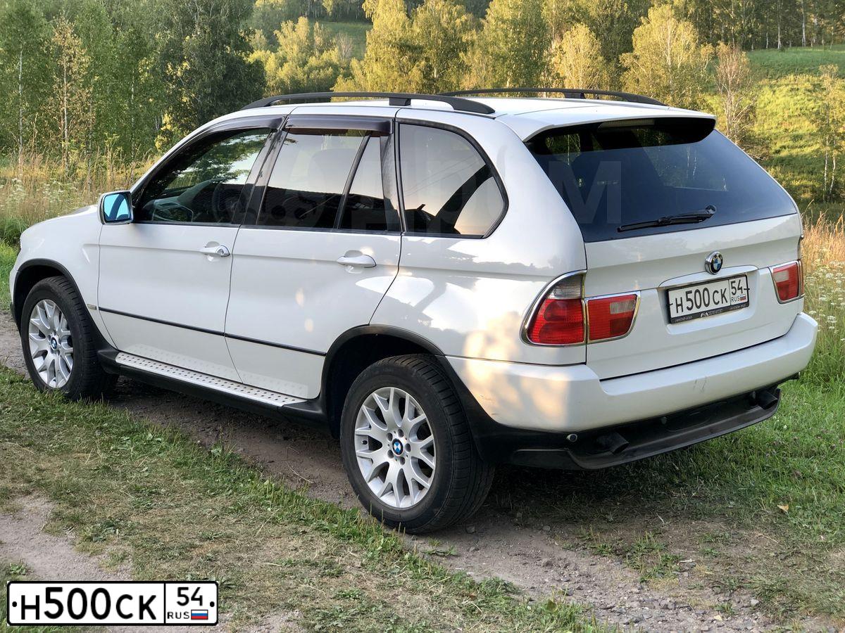 Фото автомобиля BMW X5, 2011 — госномер Н500СК54. Цвет: БЕЛЫЙ