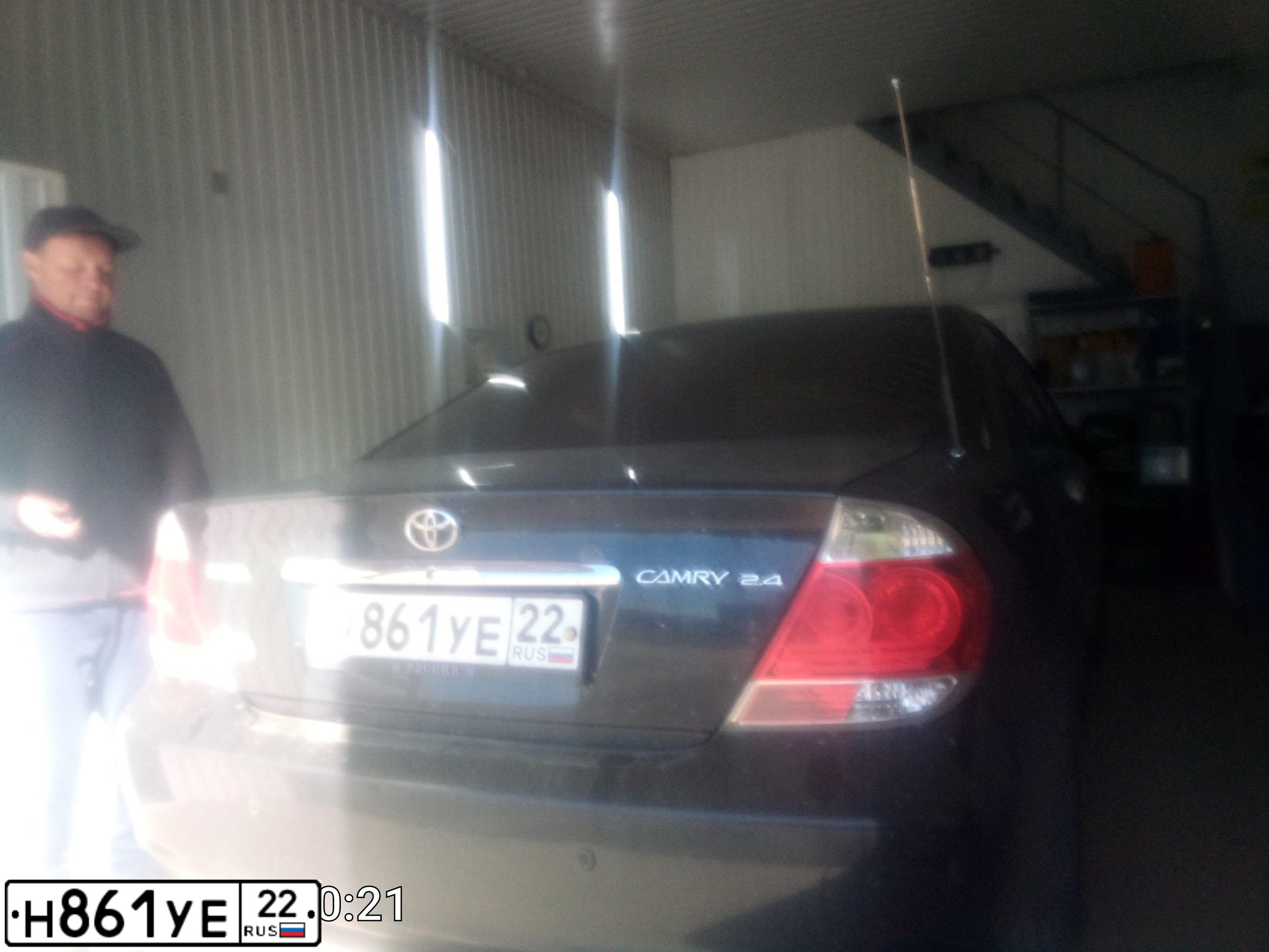 Фото автомобиля TOYOTA CAMRY, 2005 — госномер Н861УЕ22. Цвет: ЧЕРНЫЙ