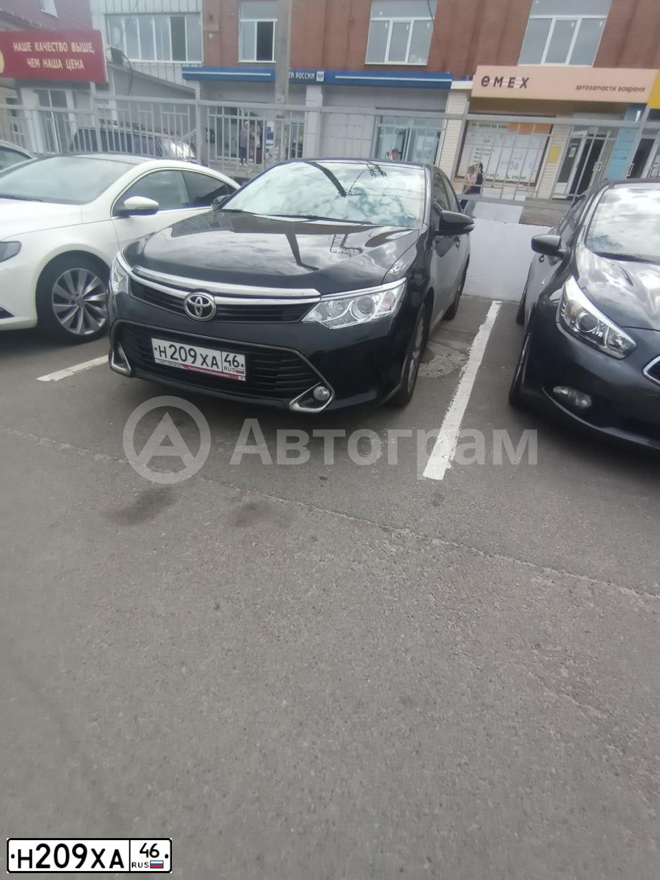 Фото автомобиля TOYOTA CAMRY, 2016 — госномер Н209ХА46. Цвет: ЧЕРНЫЙ МЕТАЛИК