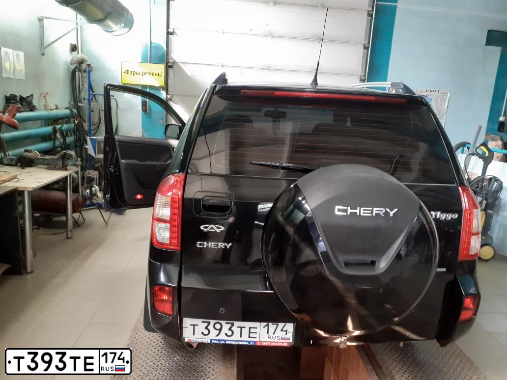 Фото автомобиля CHERY TIGGO, 2014 — госномер Т393ТЕ174. Цвет: ЧЕРНЫЙ