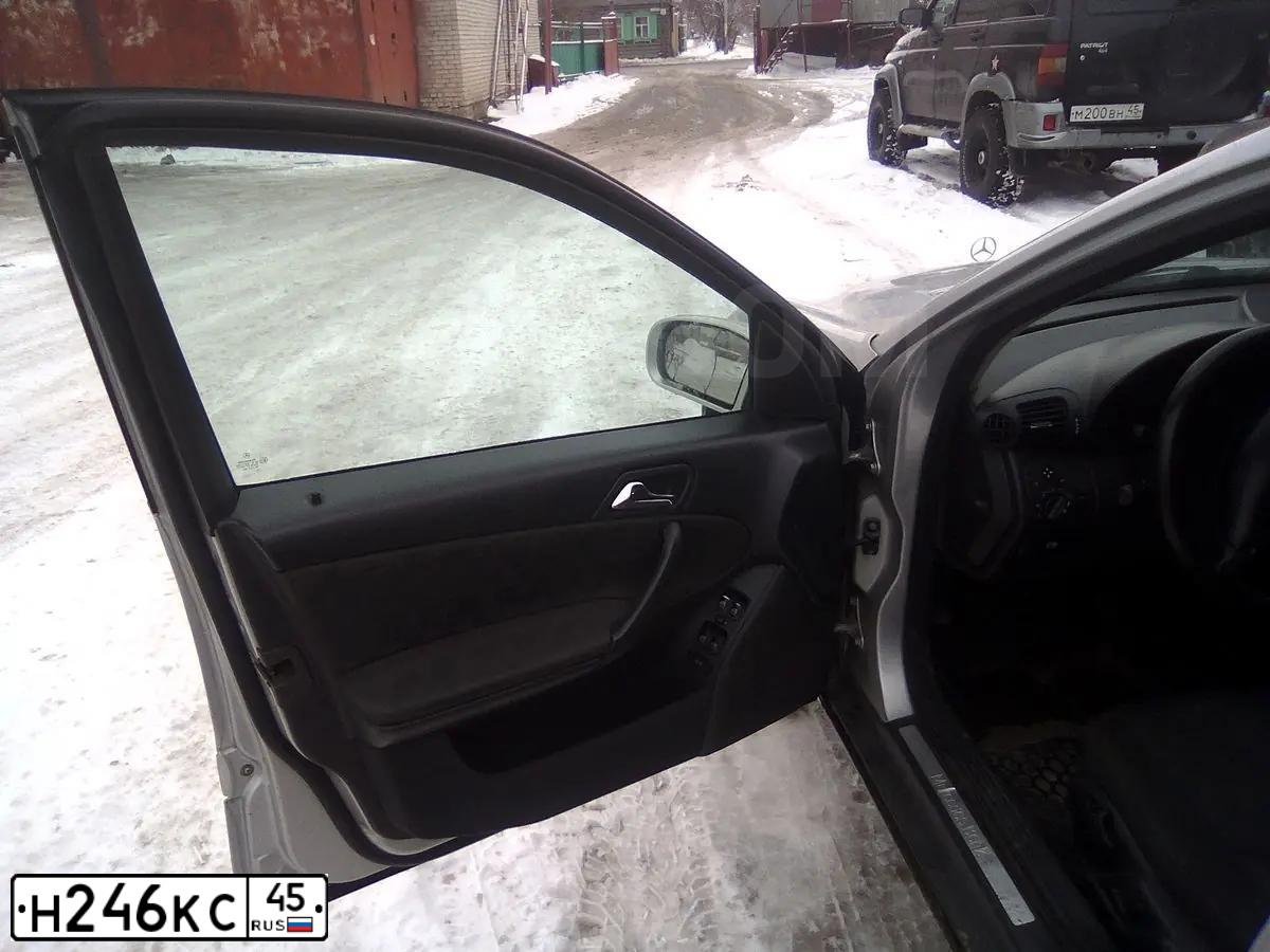 Фото автомобиля MERCEDES-BENZ C180, 2001 — госномер М398КР186. Цвет: БЕЛЫЙ (СЕРЕБРИСТЫЙ)