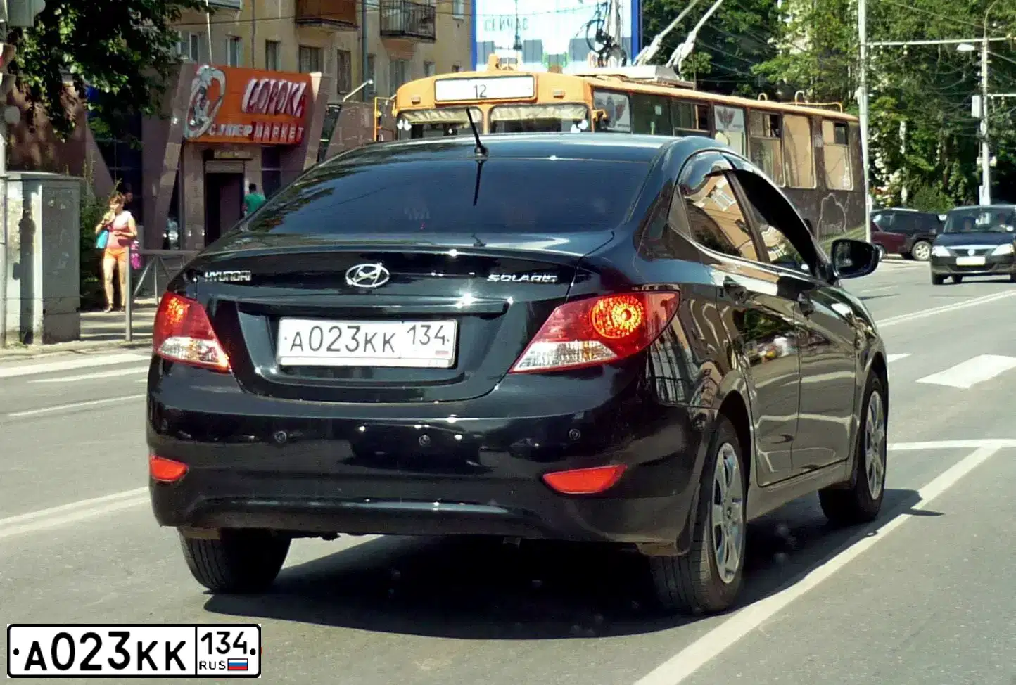 Фото автомобиля HYUNDAI SOLARIS, 2013 — госномер Р280ВЕ196. Цвет: ЧЕРНЫЙ