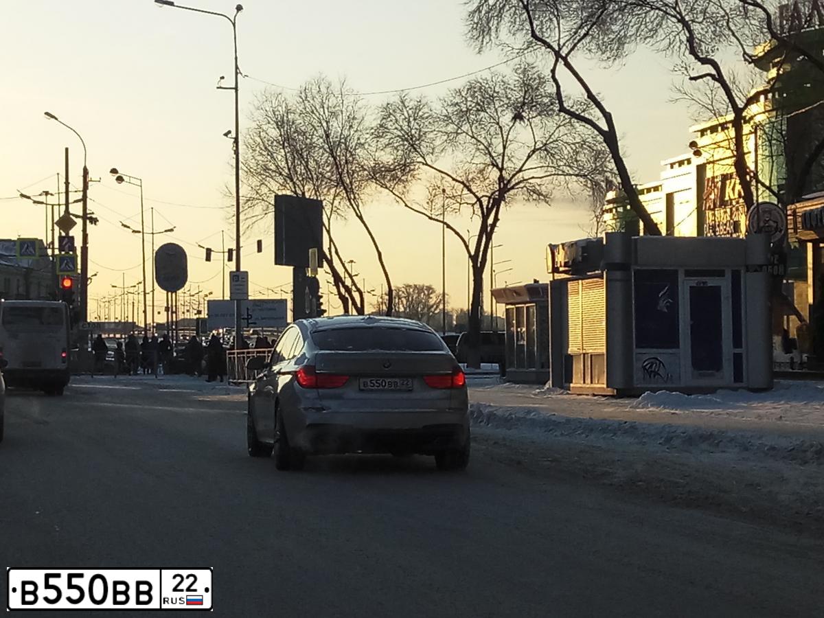 Фото автомобиля BMW W SERIE 5 GT, 2010 — госномер В550ВВ22. Цвет: БЕЖЕВЫЙ