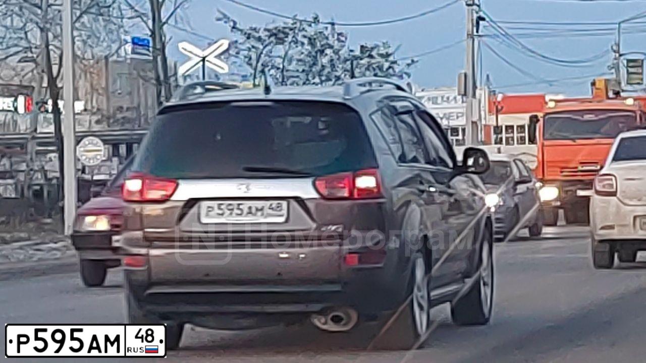 Фото автомобиля PEUGEOT 4007, 2010 — госномер Р595АМ48. Цвет: Коричневый