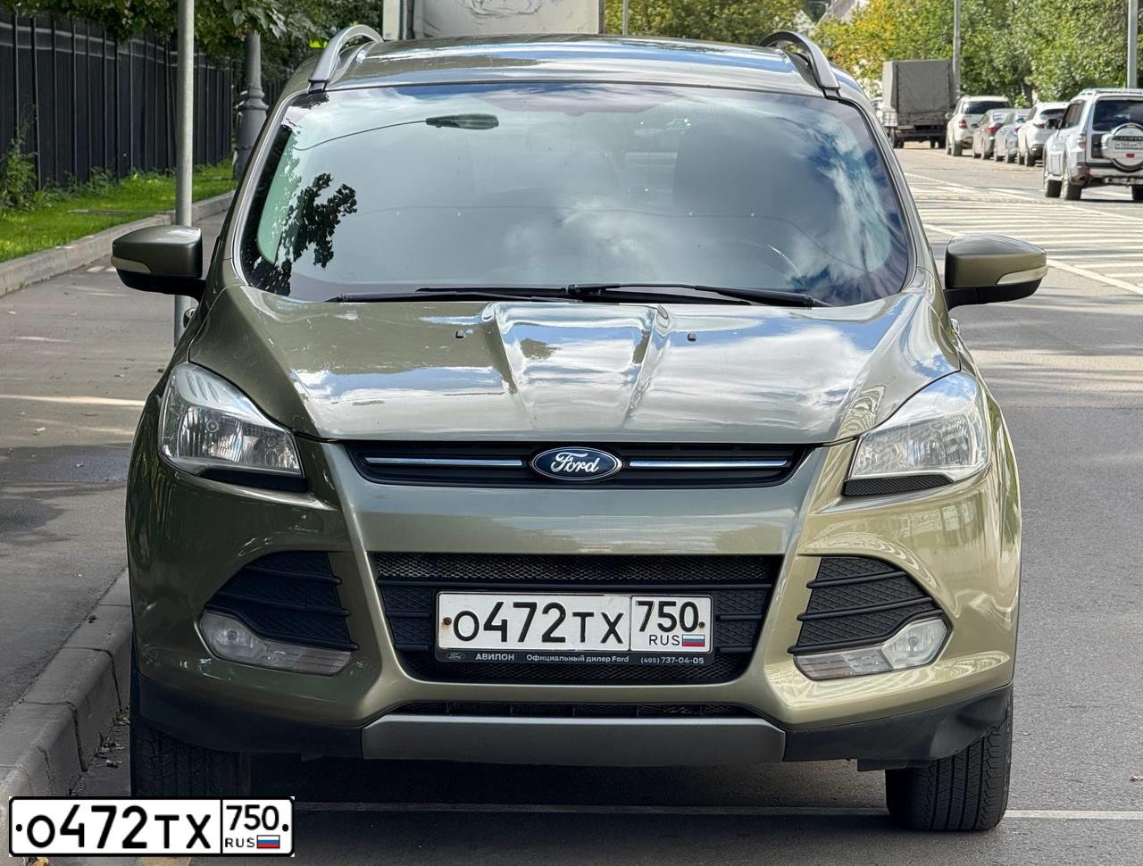 Фото автомобиля FORD KUGA, 2014 — госномер О472ТХ750. Цвет: СЕРО-ЗЕЛЕНЫЙ