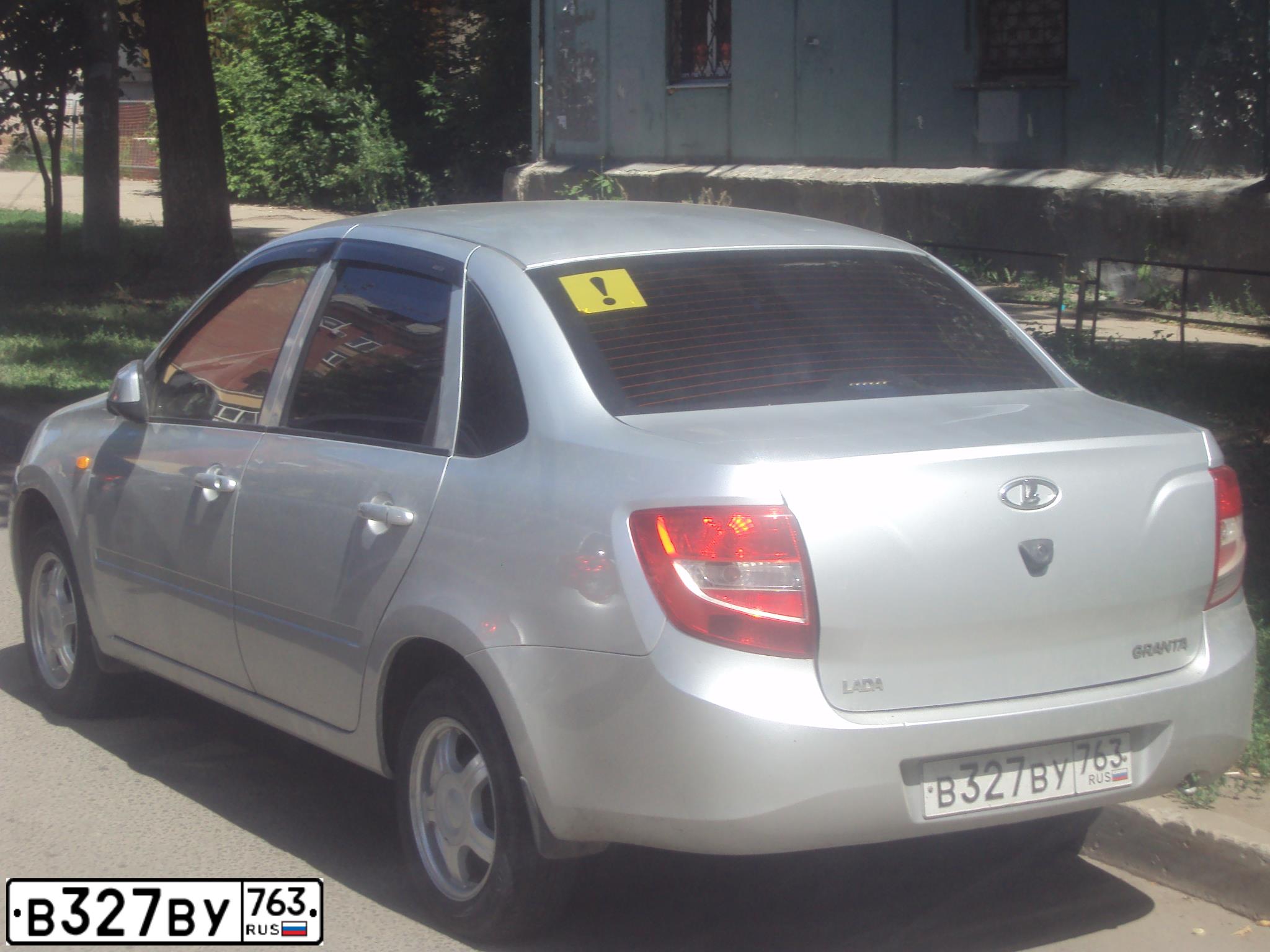Фото автомобиля LADA 2190 GRANTA, 2012 — госномер В327ВУ763. Цвет: СЕРЕБРИСТЫЙ