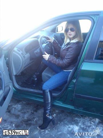 Фото автомобиля RENAULT LAGUNA, 2002 — госномер Р125СЕ70. Цвет: Темно-зеленый